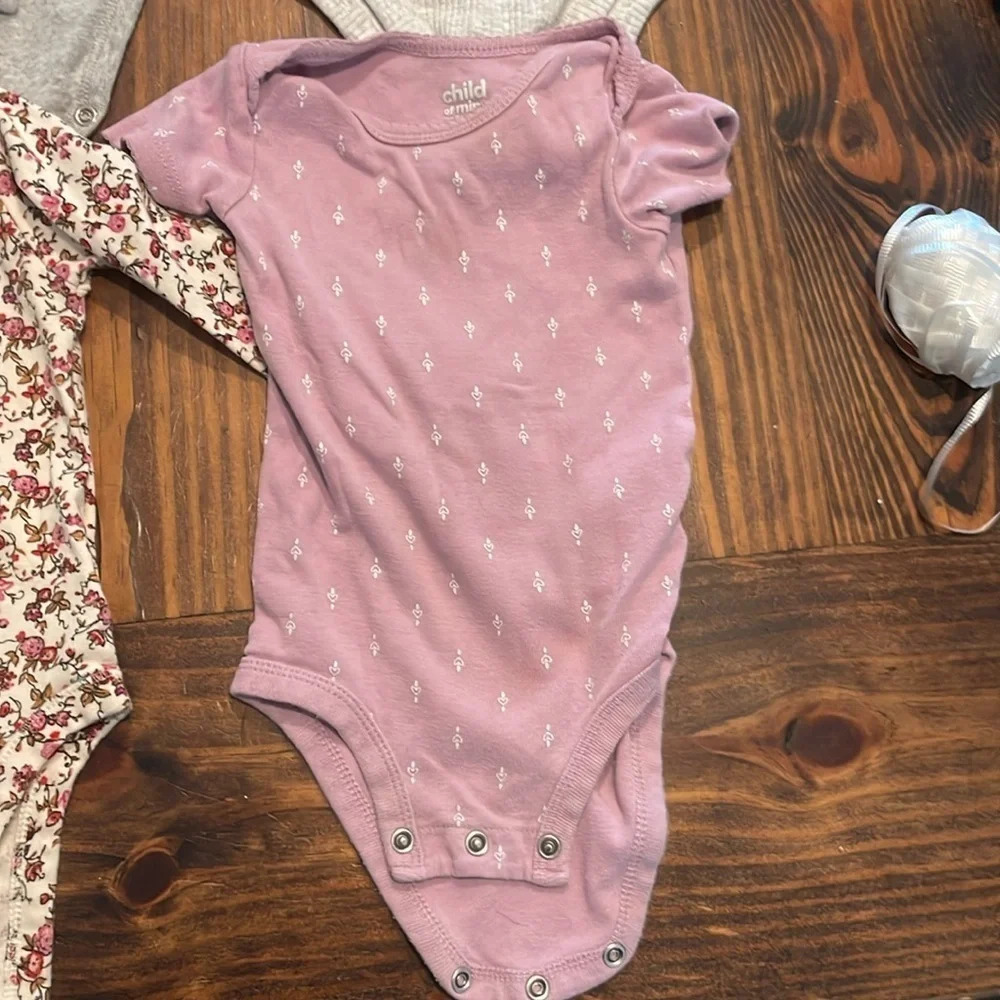 Assorted Onesies size: 12M - Picture 5 of 7